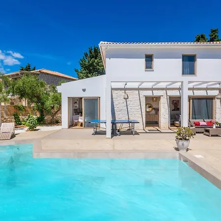 Ionio D'este Vilă *